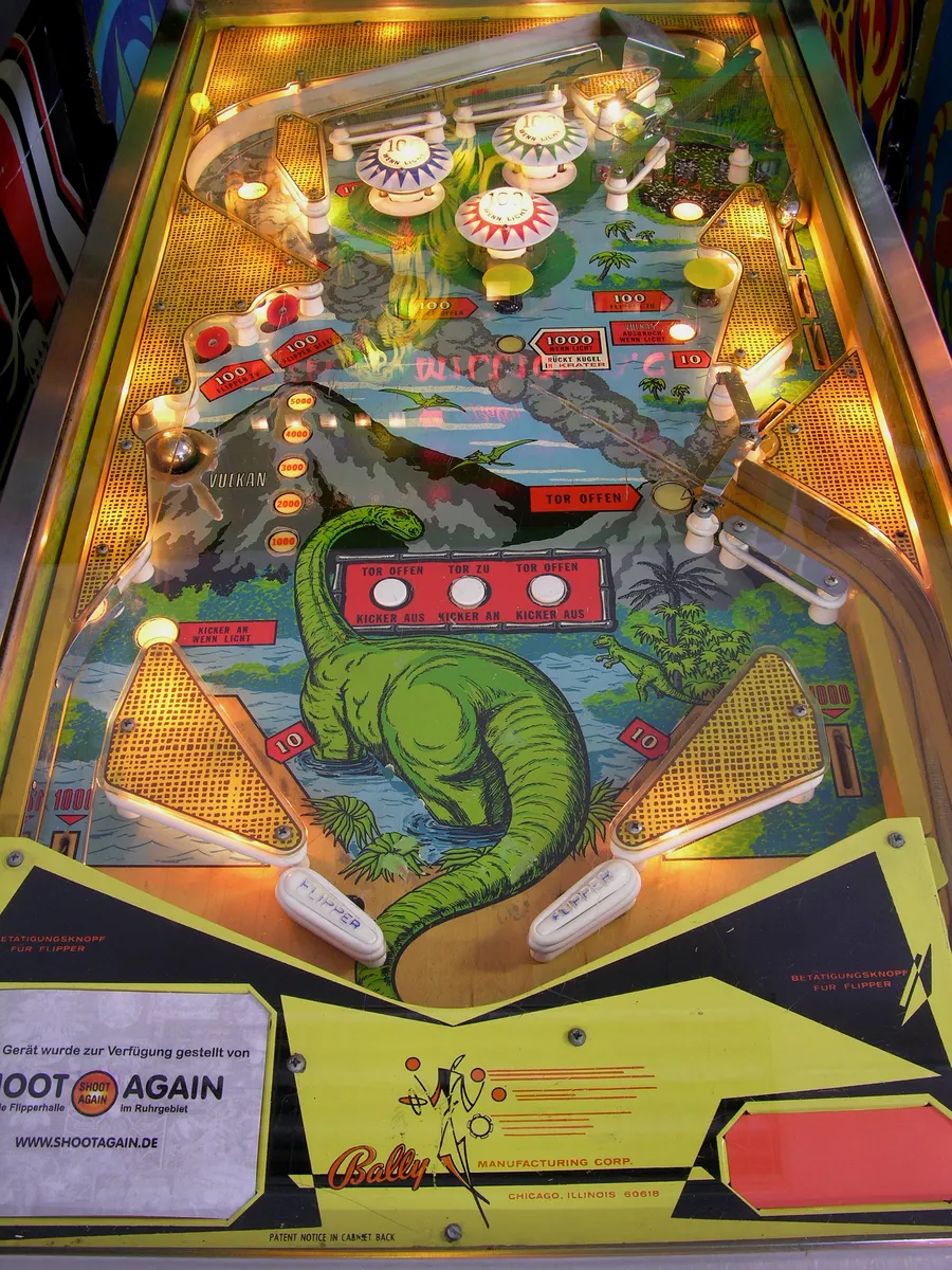 Four Million B.C., Spielfeld